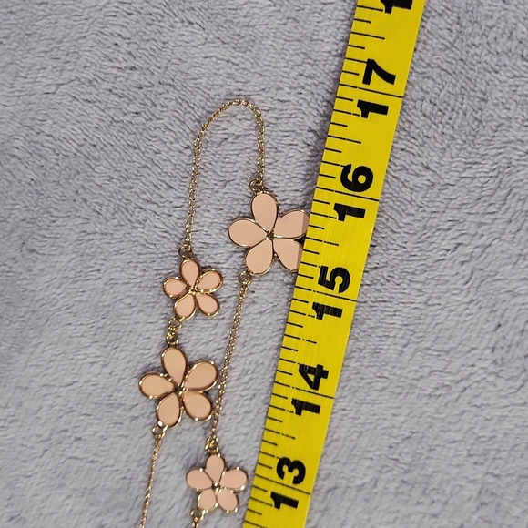 NWOT Floral Chain Necklace - Picture 2 of 5